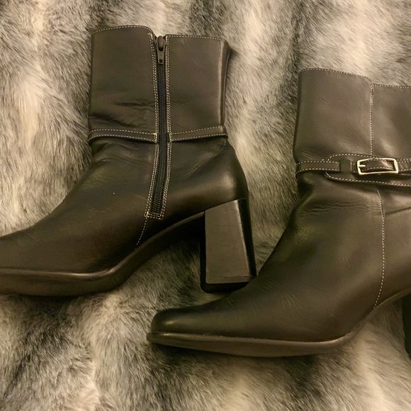 BEAUTIFUL COACH Black Leather boots 9B - Picture 3 of 4